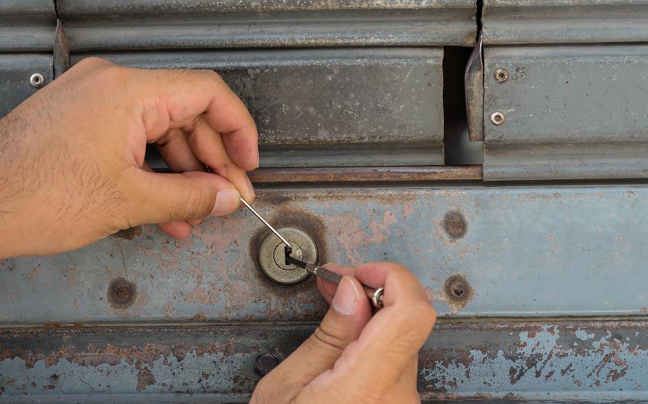 Arles comment ouvrir une porte claquée